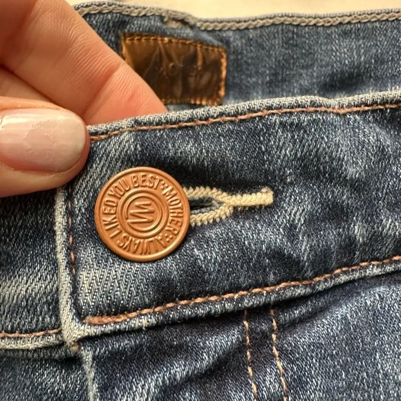 Mother jeans. 
The weekender. 
Flare leg. 
Worn a few times. - Picture 3 of 8